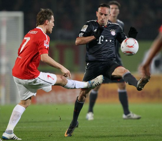 通过中场的 通过中场的